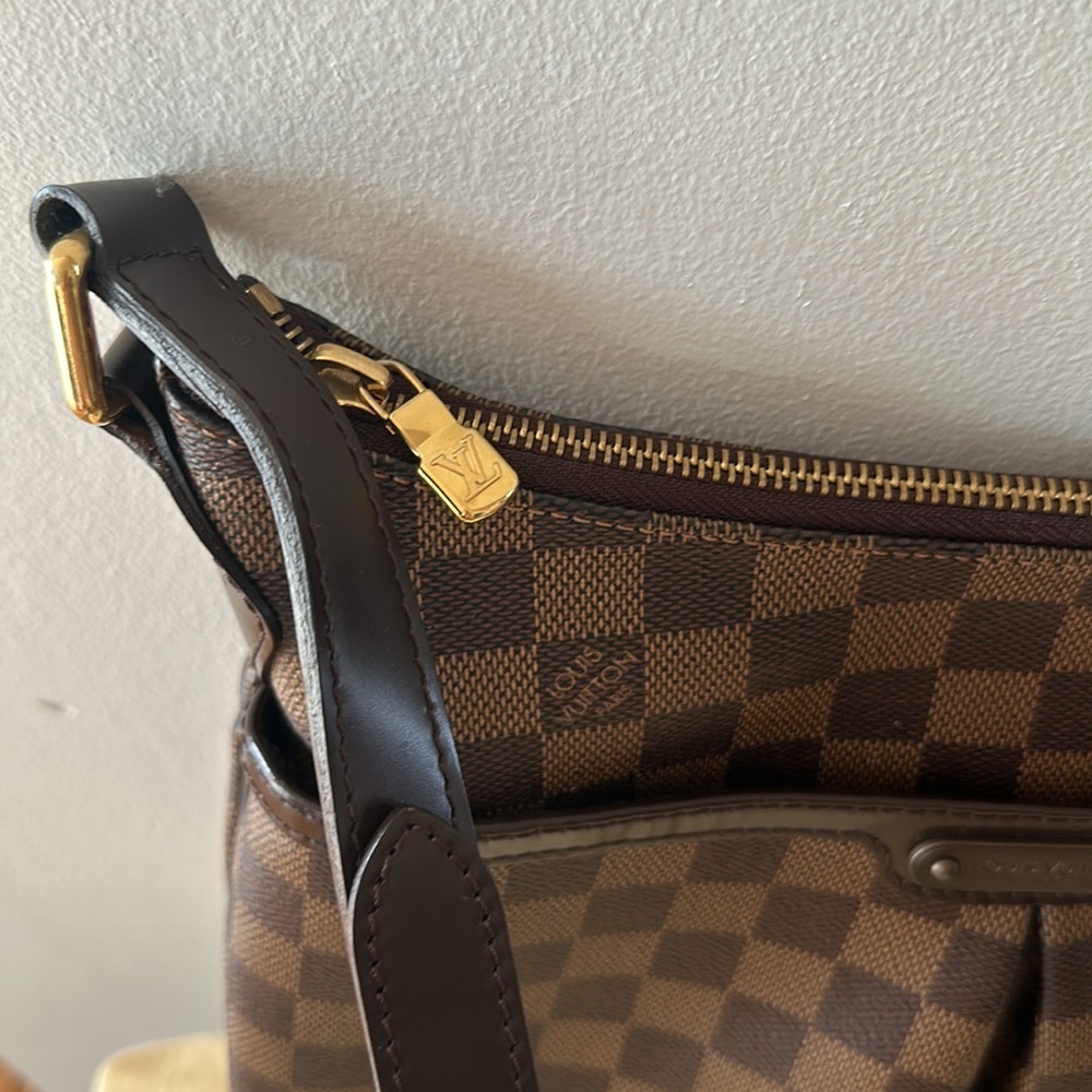 Louis Vuitton Damier Crossbody - Picture 6 of 16
